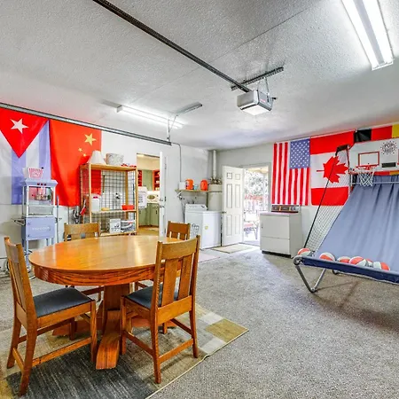 Family-Friendly Clovis Home With Gas Grill And Patio!